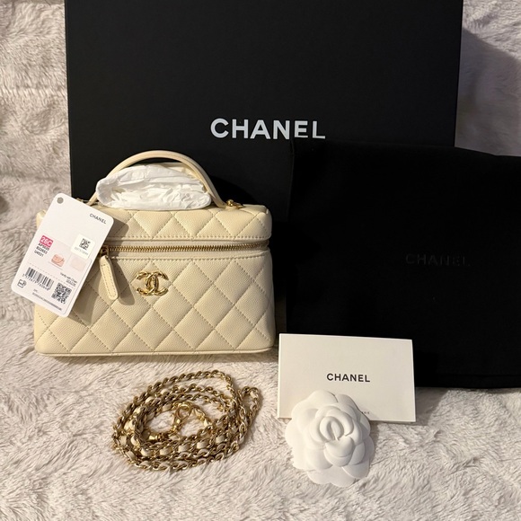 Chanel Ivory Slim Vanity minu - Picture 6 of 6